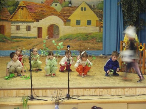 Hraje celá dědina aneb S veselou myslí na nesmysly. - 18.3.2006